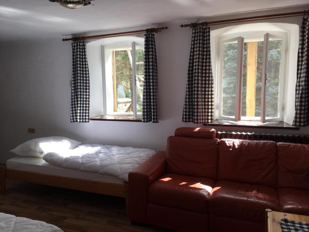 Statek Stranovice Apartment Malenice ภายนอก รูปภาพ