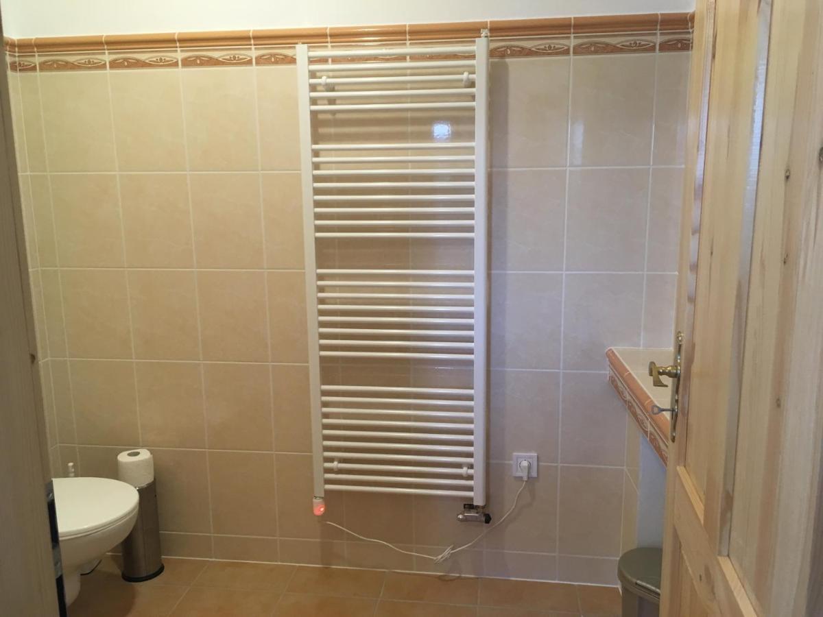 Statek Stranovice Apartment Malenice ภายนอก รูปภาพ