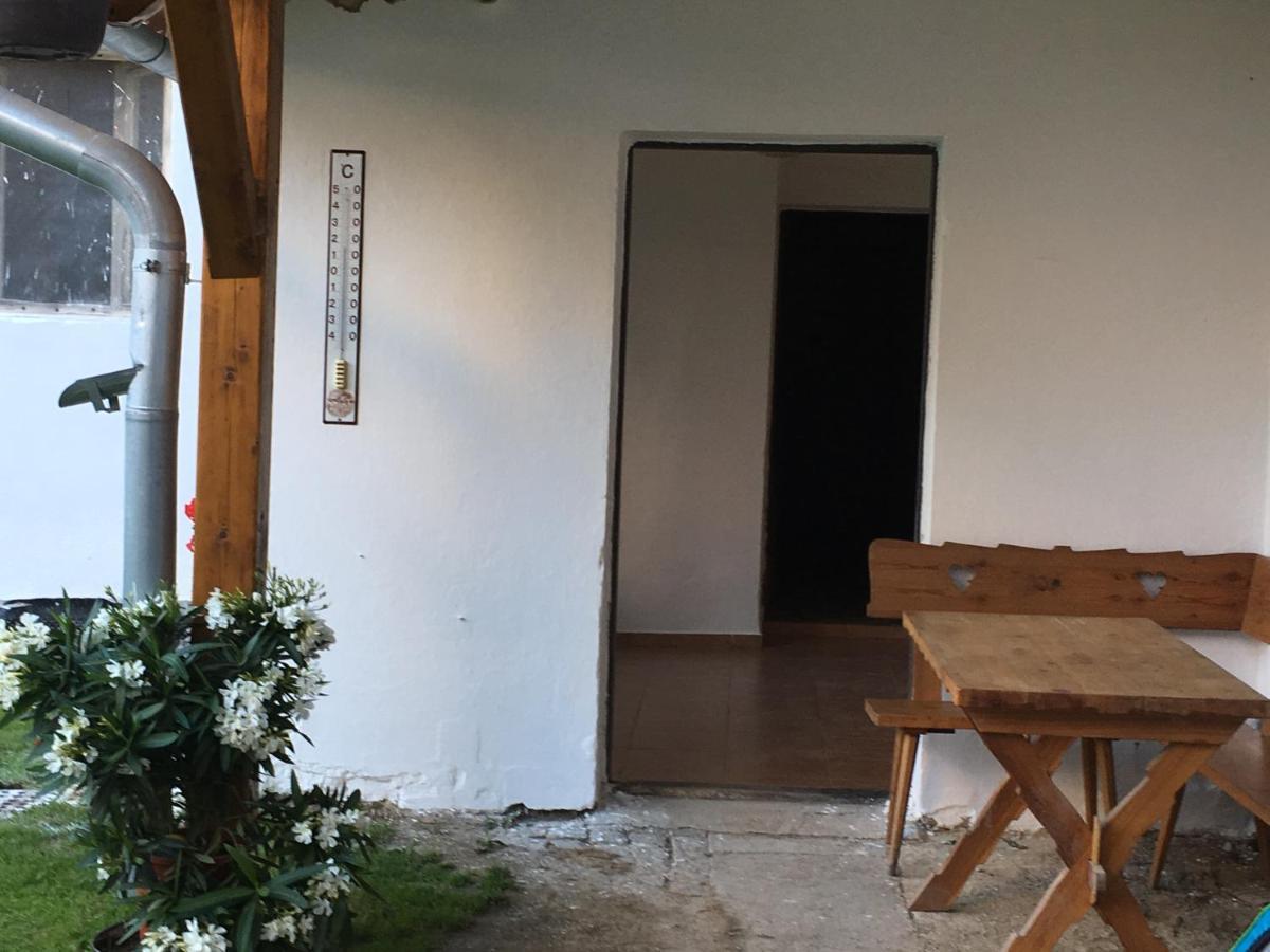 Statek Stranovice Apartment Malenice ภายนอก รูปภาพ
